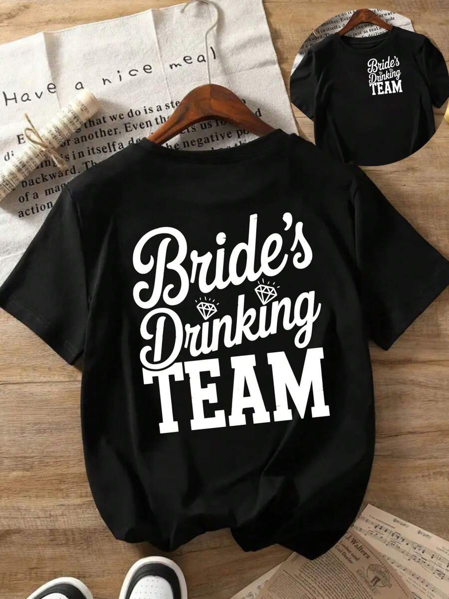"Bride's Drinking Squad" Print T-Shirt | Casual Black Crew Neck T-Shirt With White Lettering And Short Sleeves, Perfect For Spring And Summer, Ideal As A Bridesmaid Outfit. | Fun Design | Comfortable Fit - Unisex Vintage-Style Cotton Crew Neck Short Sleeve T-Shirt For Women. Blouses. Casual Blouses For Women. - 黑色 - 查看 1