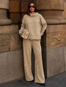 Women's Set Including A Turtleneck Long-Sleeved Blouse With High-Waisted Wide-Leg Trousers In Premium Ribbed Knit - Suitable For Cold Winters, Elegant Tailoring, Comfortable Turtleneck, Wide Leg, Casual Everyday Wear, Warm Beige. - 米色 - 查看 1