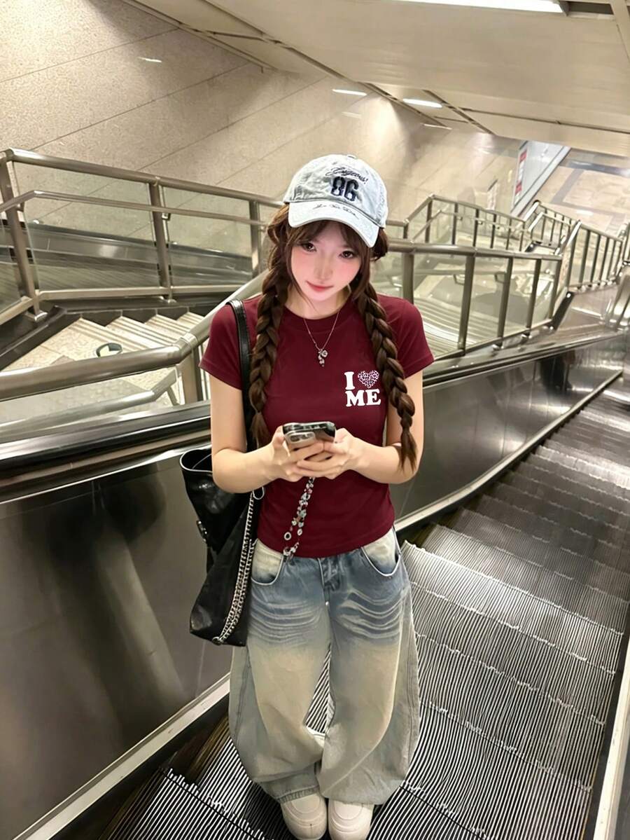 女款愛心字母印花正肩短袖T恤,美式辣妹夏日小眾獨特休閒上衣 - 酒紅色 - 查看 1
