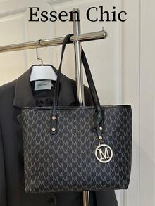 1 buah Tas Tote PU Monogram Vintage Kapasitas Besar Dekorasi Perangkat Keras Logam Baru Warna Hitam Musim Panas untuk Wanita (Posisi Liontin Perangkat Keras Acak) - Hitam - View 5