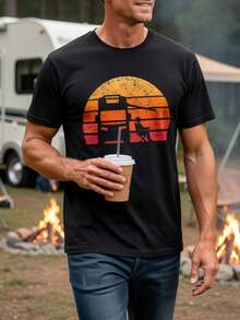 T-shirt graphique vintage pour hommes RV Camping - T-shirt en coton doux et extensible avec design rétro RV coucher de soleil, t-shirt noir ample pour les voyages en route, le camping, les voyages en camping-car - Cadeau idéal pour les hommes. - Noir - Voir 1