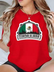 Premium Mexican Flag With National Emblem Over Urban Silhouette And Name Guadalajara, Ideal For Showing Local Pride. Women's T-Shirt, 100% Cotton. Bestseller - 紅色的 - 查看 1