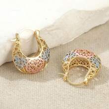 Classic Gold Hoop Earrings With Hollow Pattern; Exquisite Patterned Earrings; Fashionable Jewelry Gift, Suitable For Daily Casual And Vacation Wear. - Gold - View 5