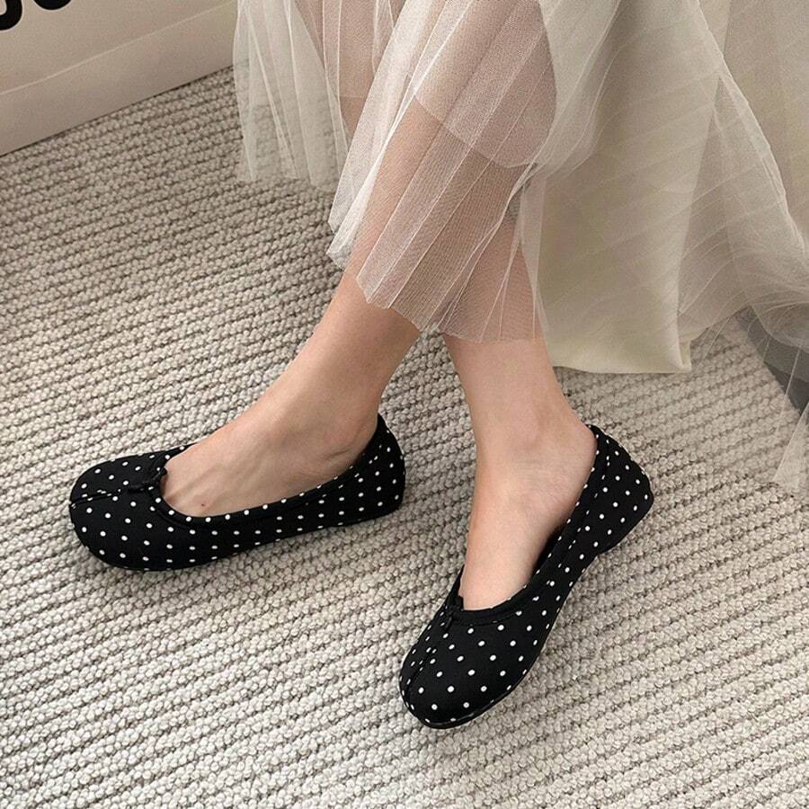 Women's Fashionable Gentle Polka Dot Round Toe Low Vamp Soft Sole Design Daily Versatile Flat Shoes - Black - View 1
