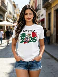 Esta camiseta con temática del Mundial de México 2026 presenta un diseño de pinceladas de la bandera, el escudo de armas y un balón de fútbol mexicanos. Apta para hombres y mujeres, es cómoda y transpirable. Un regalo perfecto para los aficionados al fútbol. Camisetas casuales para mujer, camisetas básicas para mujer, camisetas de poliéster para mujer, camisetas holgadas, camisetas divertidas, camisetas minimalistas, camisetas con letras para mujer, camisetas estampadas, ofertas por tiempo limitado, promociones de novedades, novedades de temporada, precios especiales por tiempo limitado, camisetas conmemorativas, estilo retro, estilo bohemio - Blanco - Ver 4