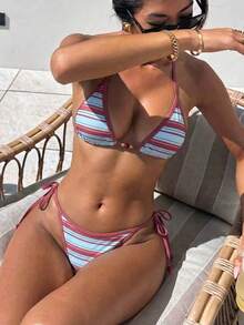 Bộ bikini hai mảnh kẻ sọc thanh lịch, gợi cảm, kiểu cổ yếm, hở lưng, gồm áo và quần bikini buộc dây eo đính hạt, thích hợp cho nữ mùa hè đi biển. - Nhiều màu - Xem 2