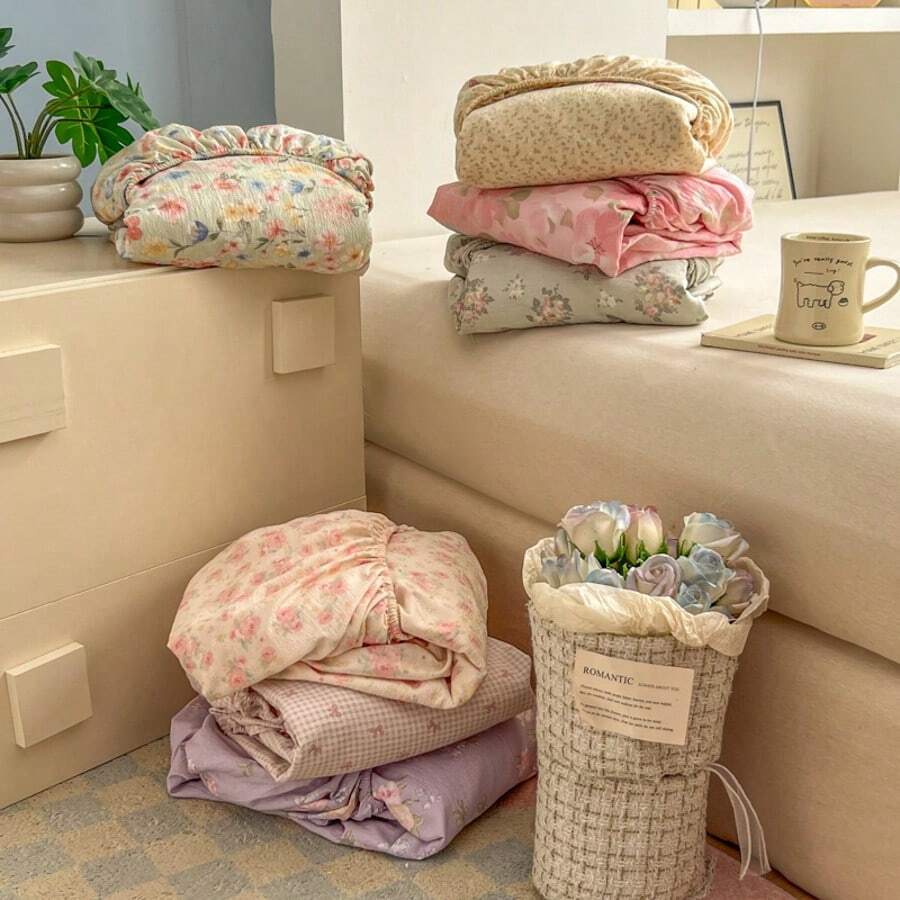 Bộ ga giường chun họa tiết hoa ngọt ngào kèm 2 vỏ gối, tấm phủ nệm co giãn, bộ chăn ga gối phòng ngủ - trắng - Xem 1