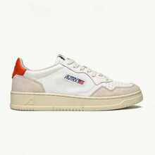 AU - Classic Grey And White Lace-Up Shoes Adorned With A Colorful Patchwork Design. Comfortable Skate Shoes, Designed For Couples, With A Contrasting Design In Bold Colors. - 灰白紅尾 - 查看 3