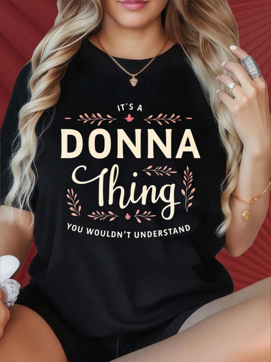 Camisetas de mujer con cuello redondo y mangas cortas tienen interesantes estampados.Es algo que solo las mujeres entienden. Camiseta negra informal con diseño gráfico para mujer, top de moda con diseño floral, adecuada para fiestas de Navidad, actividades deportivas, fiestas de vacaciones, salidas, deportes y otros regalos navideños (220g). Ideal como regalo, esta camiseta estampada es suave, transpirable y cómoda: perfecta para vacaciones, viajes y el uso diario, así como para la temporada de regreso a clases. blusas para mujer,playeras de mujer,blusas casuales para dama,blusas para mujer>ropa - Negro - Ver 1