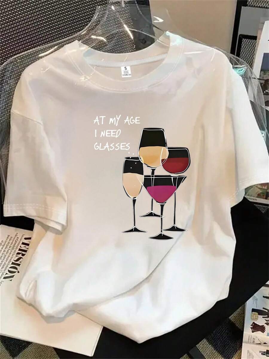 Top de mujer de manga corta y cuello redondo con estampado de dos copas de vino, apto para todas las estaciones. - Blanco - Ver 1