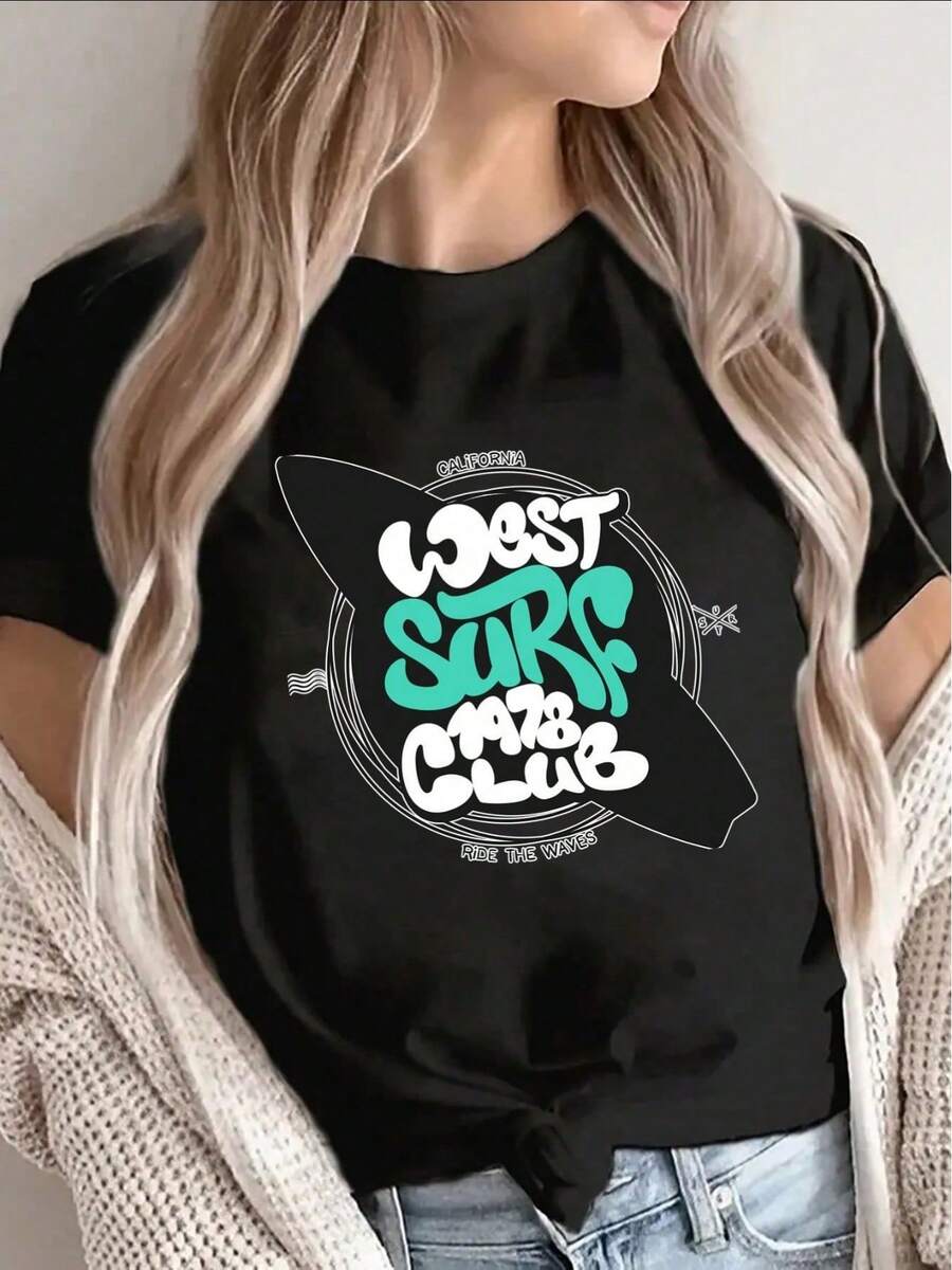 Women's Casual Short-Sleeved T-Shirt With A Surf Club Design, Black Background, And Eye-Catching Teal And White Lettering, Perfect For A Casual Summer Beach Look. 100% Cotton. Durable. - 黑色 - 查看 1