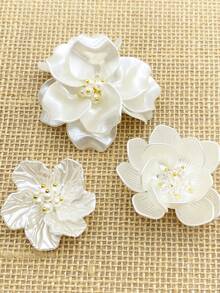 1bag 3pcs 3D Glossy Pearl White Resin Flower Appliques With Gold Center Beads, DIY Embellishments For Hair Clips, Hats, Shoes, Clothes, Brooch Pins, Craft Supplies For Women Girls. - White - View 4