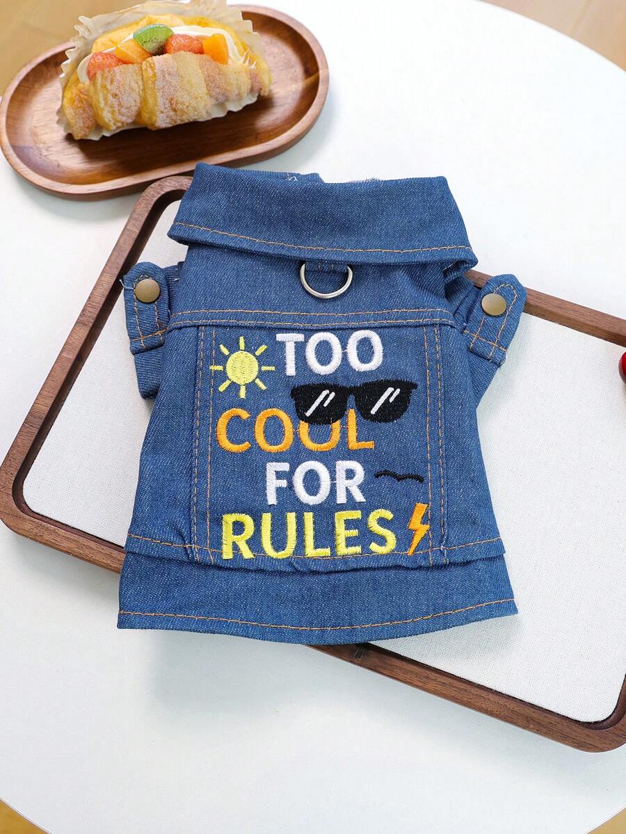 PETCIRCLE 1件寵物衣服 小型犬幼犬可愛字母刺繡領口附牽繩扣環獨特風格外套 - 藍色 - 查看 1