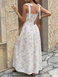 This Elegant Midi Dress Features A Romantic Floral Print, A Halter Neckline With A Bow, A Sweetheart Neckline, A Fitted Waist, And A Full Skirt. Perfect For Spring, Summer, Vacations, And Special Occasions. - 白色 - 查看 5