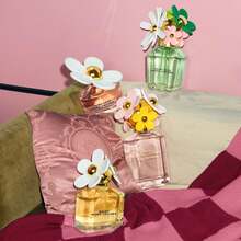 Marc Jacobs Daisy Eau So Fresh Eau De Toilette Spray 75ml Gift Set - Elegant - View 2