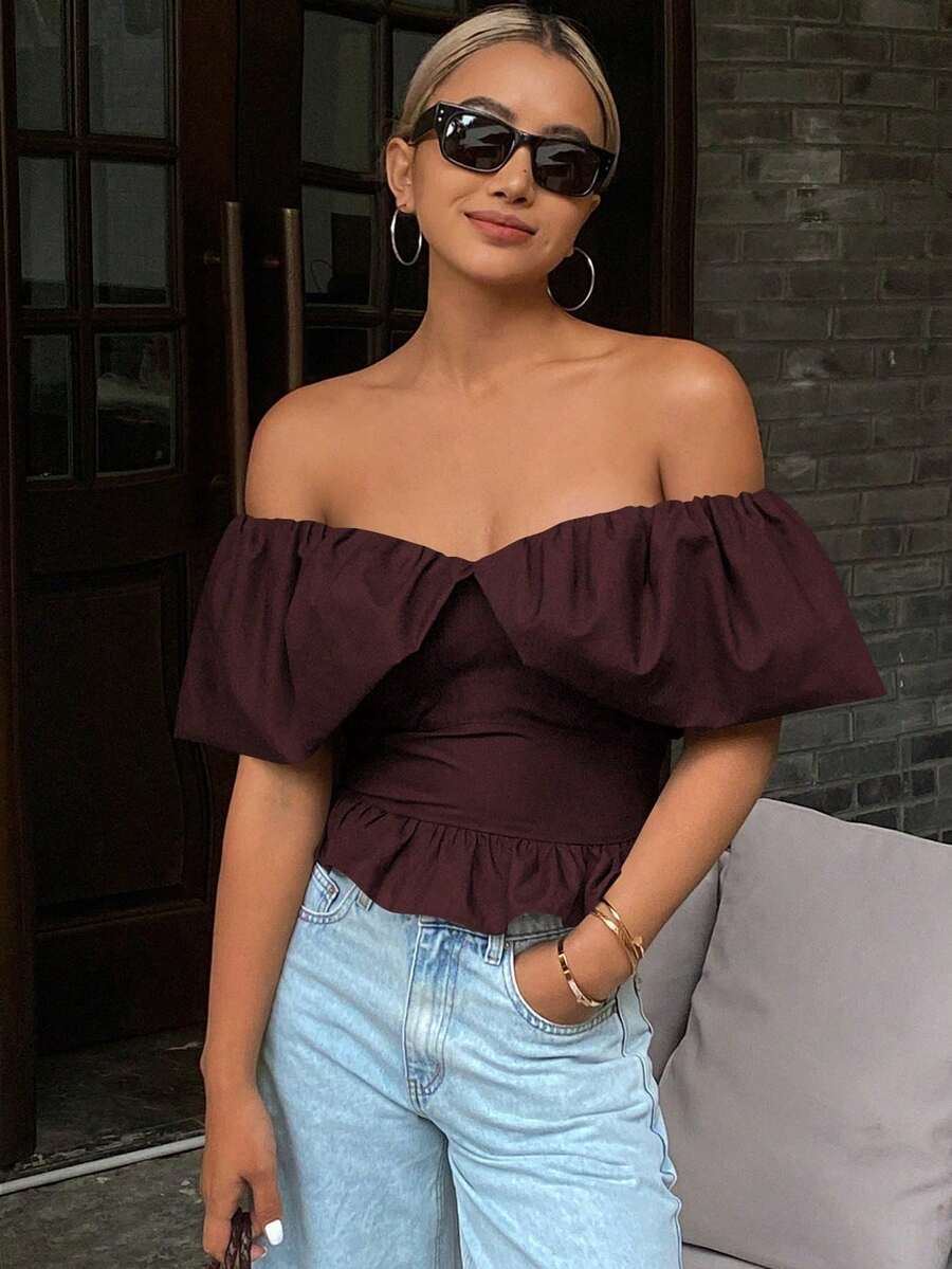2026 Blusa corta elegante sin tirantes y hombros descubiertos de unicolor, conjunto de ropa de vacaciones de verano para mujer - Burdeos - Ver 1
