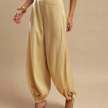 Pantalones de satén elegantes tipo farol para mujer, color amarillo jengibre, corte slim, apropiados para salir, brunch, verano, bodas, luna de miel, vacaciones en la playa - Granada - Ver 6