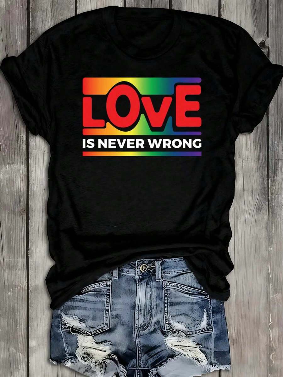 Plus Size Casual Wear For Women, "Love Never Fails" Pride-Themed T-Shirt. This New 2026 Fashion Black Short-Sleeve T-Shirt Is Fun, Playful, And Cool, With A Humorous Graphic Design. A Modern Printed T-Shirt, Soft And Comfortable, Suitable For Year-Round Wear. - 黑色 - 查看 1