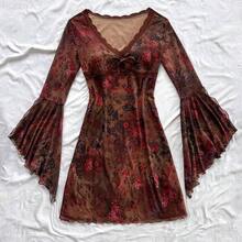Yunuo Menswear  Vestido corto de mujer con cuello en V, estampado floral retro, manga larga, bajo asimétrico y detalle de volantes, de tejido de malla de punto - Morado - Ver 4