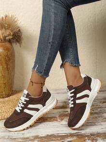 Neue Ganzjahres-Lässig-Mode-Loafer in Zweifarbigkeit, aus weichem, bequemem Premium-PU-Material, klassisches einfarbiges mattes Obermaterial, modisch und vielseitig, bequem, schmutzabweisend und langanhaltend, leichte, atmungsaktive, rutschfeste Sohle, geeignet für den täglichen Gebrauch, Pendeln, Verabredungen, Lässig spaziergänge, Arbeitsweg und andere Anlässe, Damen-Lässig-Loafer-Sneaker - Braun - Übersicht 3