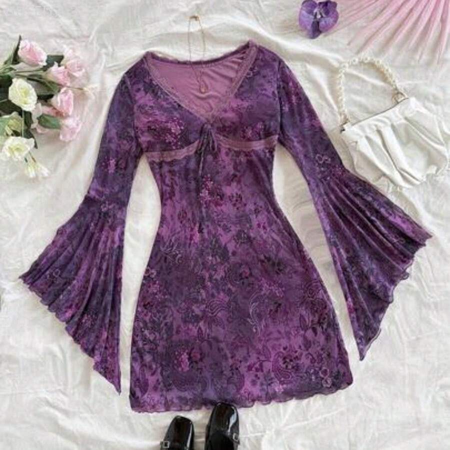 Yunuo Menswear Vestido corto de mujer con cuello en V, estampado floral retro, manga larga, bajo asimétrico y detalle de volantes, de tejido de malla de punto - Morado - Ver 1