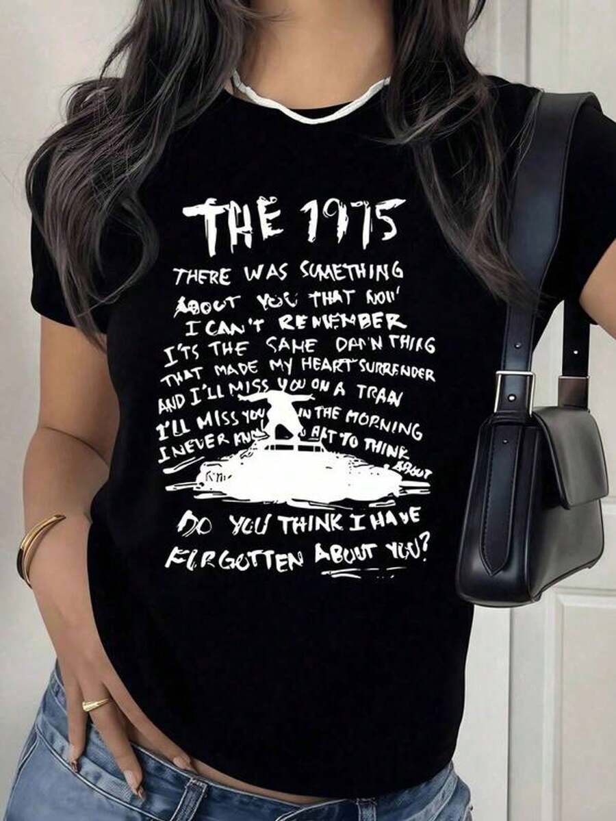 Black Fitted Retro Alternative Style T-Shirt With Song Lyrics (Car Silhouette), Vintage Graphic Alternative Rock Shirt, Retro Streetwear Aesthetic Blouse For Concerts - 黑色 - 查看 1