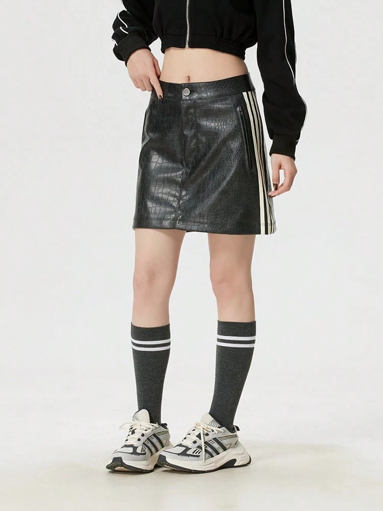 Adidas 女士人造革半身裙 SK 户外日常通勤半身裙 KE5034 - 黑色 - 查看 1