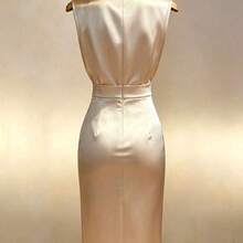 Vestido midi de satén dorado sin mangas con cintura ceñida y abertura AG - Champán - Ver 3