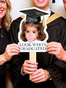 Cartel de mano personalizable, personalizado con fotos individuales y diseño de birrete de graduación 2026, estilo lindo y divertido, regreso a la escuela - Multicolor - Ver 4