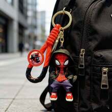 Miniso 迪士尼漫威蜘蛛人 Miles Morales 鑰匙圈，可愛連帽超級英雄玩偶鑰匙環組，開學季日系可愛後背包錢包吊飾，酷炫包包掛飾收藏玩具禮物，適合送給朋友、車鑰匙裝飾 - 樣式 1 - 查看 3