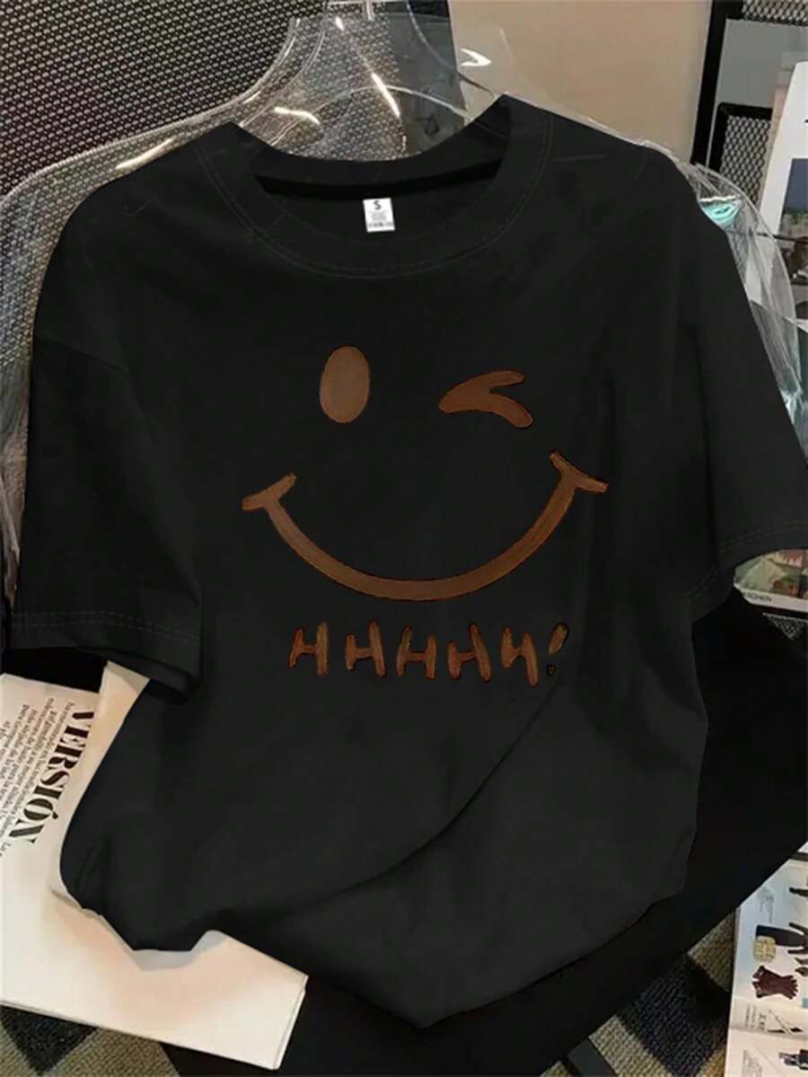 Top de mujer de manga corta y cuello redondo con estampado de carita sonriente en metal, apto para todas las estaciones. - Negro - Ver 1