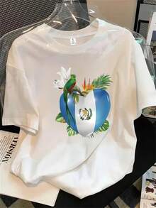 Camiseta de manga corta y cuello redondo para mujer con estampado de un loro posado sobre una pelota, apta para todas las estaciones. - Blanco - Ver 1