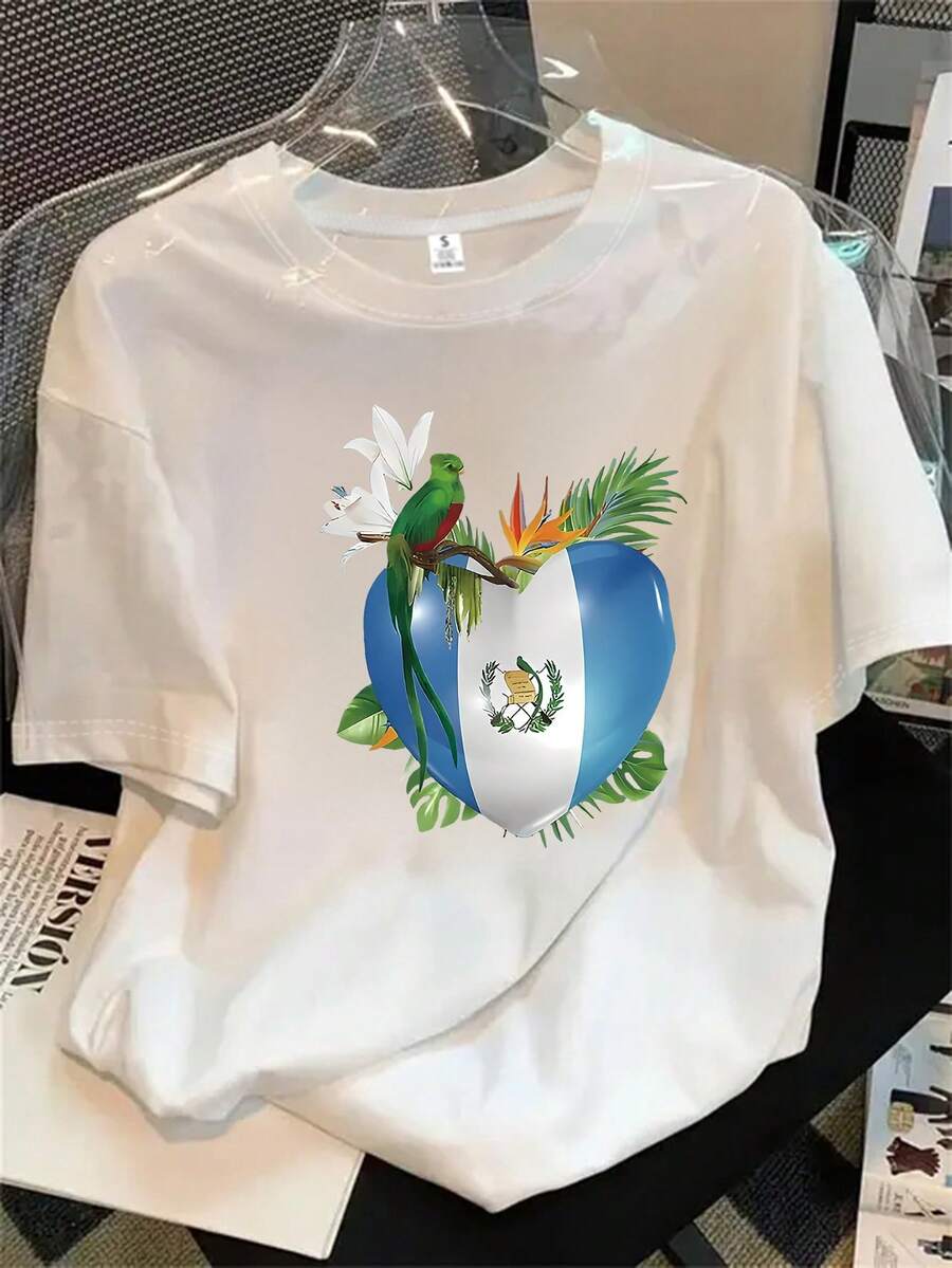 Camiseta de manga corta y cuello redondo para mujer con estampado de un loro posado sobre una pelota, apta para todas las estaciones. - Blanco - Ver 1