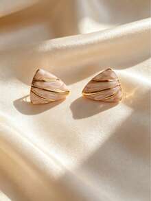 Sweet Girl Vintage Gold-Plated Earrings, 3D Butterfly Design, 304 Stainless Steel Lightweight And Burden-Free, Back To School & Workplace Daily Atmosphere Earrings, 304 Stainless Steel Durable And Sturdy, Easy To Wear For Daily School, Work, Dating, Photos, Summer Music Festival, Birthday Party, Holiday Gift, Workplace Dating, Commuting, Gentle Girl Style, Suitable For Dating, Party, Graduation Season, Daily Wear - Multicolor - View 9