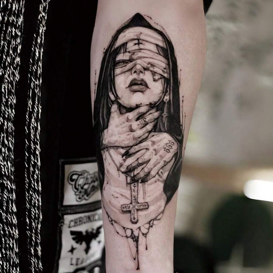 (Masked Woman) Temporary Tattoo Sticker Herbal Tattoo Sticker, Realistic Long-Lasting Temporary Tattoo Sticker, Waterproof And Friction-Resistant Lasts 7-15 Days - Christmas - View 1