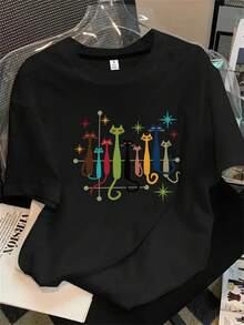 Camiseta de manga corta y cuello redondo para mujer con estampado de gatos. El estampado muestra gatos sentados unos encima de otros y es ideal para todas las estaciones. - Negro - Ver 1