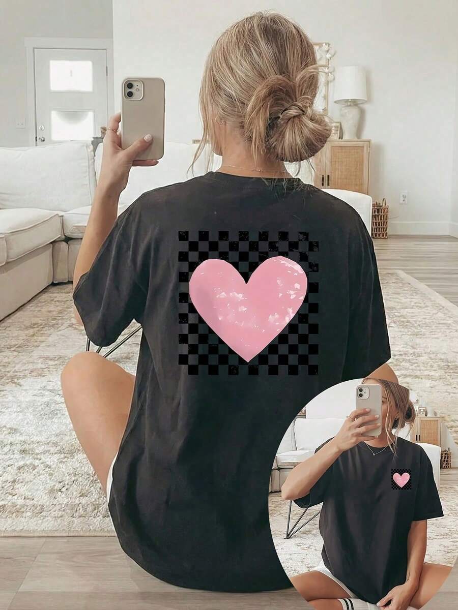 Minimalist. 100% Cotton. 1pac2026 New Arrival Summer [Double-Sided Print] Women's T-Shirt, Casual Short-Sleeved Round Neck Top, Pink Heart Placed On Black And White Checkered Background, Machine Washable, Suitable For Casual Wear, Multi-Purpose Clothing, Fashion T-Shirt, Comfortable Material, Pure Cotton Short Sleeve For Style Enthusiasts. Spring Summer Top - 黑色 - 查看 1