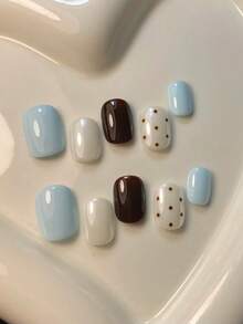 10 piezas de uñas postizas hechas a mano, uñas cortas ovaladas, uñas azules, estilo minimalista transparente, color bloque azul y blanco, pintadas a mano con lunares, lindas y delicadas, para mujeres y niñas, uso en primavera, verano, otoño, invierno, festivales, fiestas y vida diaria - Azul y blanco - Ver 1