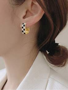 1 Pair Fashionable Checkerboard Pattern Clip-On Earrings Suitable For Daily Wear - Gold - View 4
