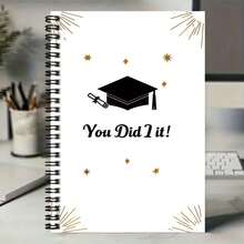 1本畢業季專屬螺旋線圈筆記本，封面印有學士帽與卷軸、「You Did It!」勵志文字，100頁/50張，適合工作/學習筆記、日記、規劃、備忘錄，完美的生日與畢業禮物，優雅且實用 - C - 查看 5