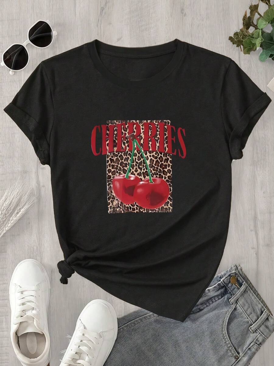 Top de mujer de manga corta y cuello redondo con estampado fotográfico de dos copas sobre fondo de estampado de leopardo, apto para todas las estaciones. - Negro - Ver 1