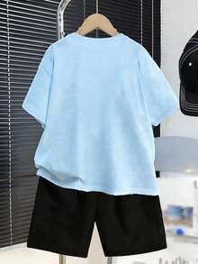 男童 2 件套大尺寸短袖 T 恤與運動長褲套裝，美式城市主題印花圖案 T 恤與運動長褲，適合春夏校園與休閒穿著，完美夏季禮物 - 彩色 - 查看 2