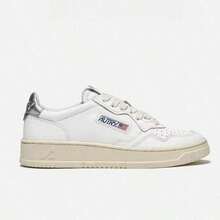 AU - Classic Grey And White Lace-Up Shoes Adorned With A Colorful Patchwork Design. Comfortable Skate Shoes, Designed For Couples, With A Contrasting Design In Bold Colors. - 金尾 - 查看 6