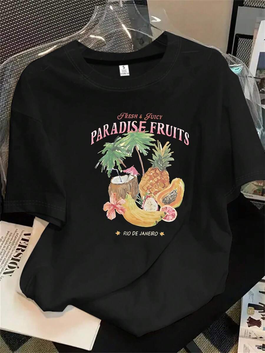 Top de mujer de manga corta y cuello redondo con estampado de una hilera de frutas y palmeras sobre un fondo liso, apto para todas las estaciones. - Negro - Ver 1