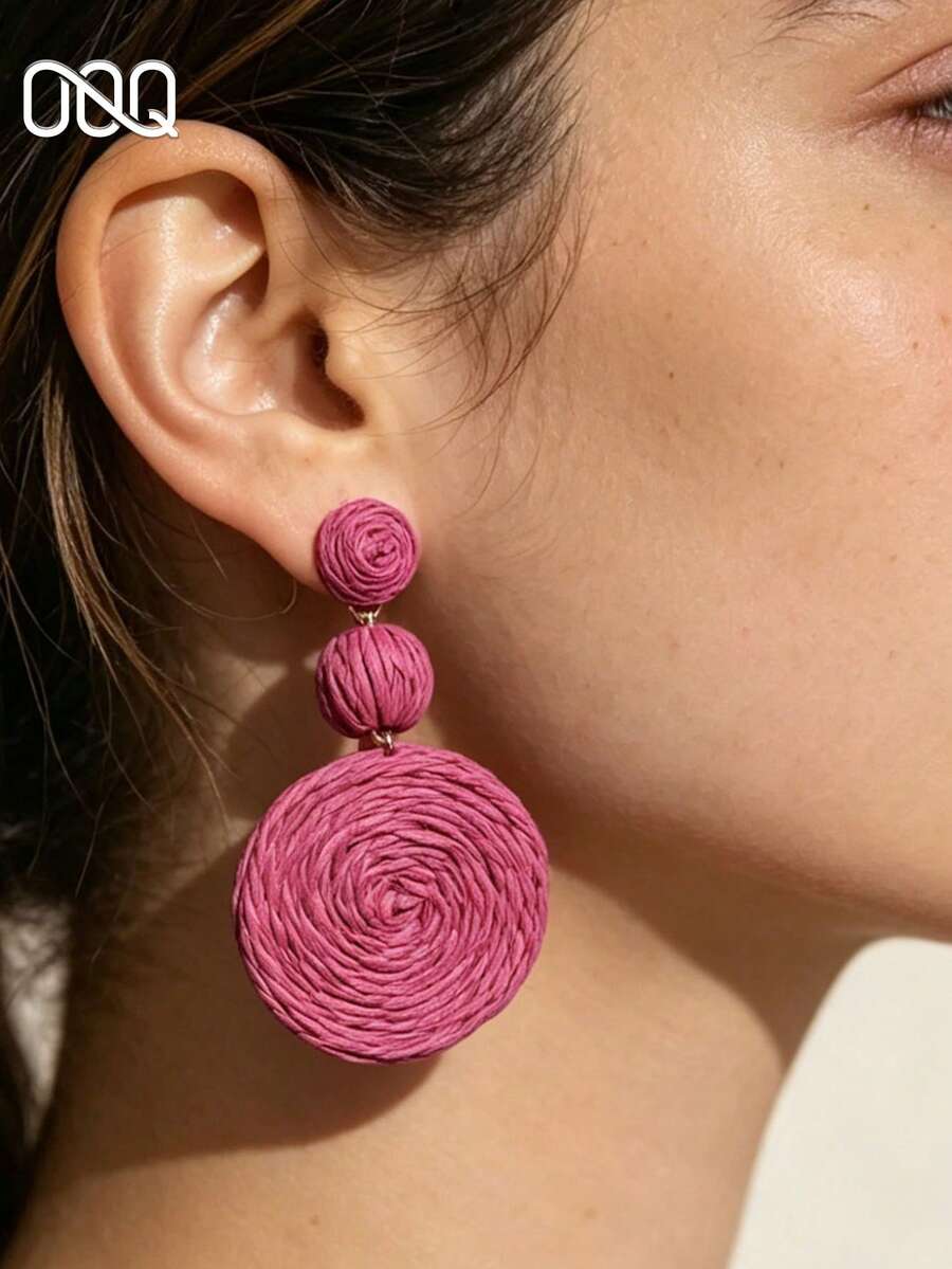OOQ 1 Pasang Anting-Anting Lingkaran Ganda Geometris Rafia Buatan Tangan, Anting-Anting Modis, Manis, Elegan, dan Serbaguna untuk Wanita, Cocok untuk Aksesori Pakaian Liburan Pantai (Anyaman Rafia Buatan Tangan, Bentuk & Arah Acak) - Hot Pink - View 1