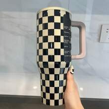 HYDRO-JUG, 40OZ, Leopard Print,Blair, Black Tie, Coffee Checkered, Black And White Checkered, Red Cowhide, Western Denim, Pink And White Checkered, Cherry, 40OZ Mug, Best-Selling Model, Large Capacity 40 Ounce Stainless Steel Vacuum Insulated Stainless Steel Water Bottle, With Handle Straw And Leak Proof Lid, Large Capacity, Suitable For Office Use. Suitable For Cars, Gyms, Outdoor Activities, Sports, Travel, Juice, Coffee, Suitable For Both Men And Women, It Is The Best Choice For Giving Love Gifts. Suitable For Teacher Gifts, Valentine's Day Gifts, Birthday Gifts, Thanksgiving Gifts, Christmas Gifts, Halloween Gifts, Halloween Party Gifts, Party Supplies And Other Scenarios. - 黑白格 - 查看 5