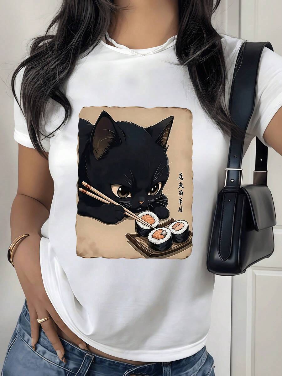 Dark Cat With A Tender Gaze Playing With Chopsticks On A Plate Of Sushi, Symbolizing Curiosity, Elegance, And Love For Japanese Food. Women's Casual, Modern, Comfortable T-Shirt For Everyday Wear. - 白色 - 查看 1