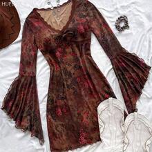 Yunuo Menswear  Vestido corto de mujer con cuello en V, estampado floral retro, manga larga, bajo asimétrico y detalle de volantes, de tejido de malla de punto - Morado - Ver 2