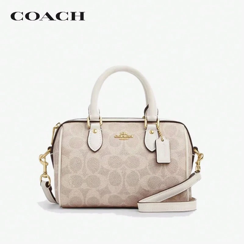 Coach حقيبة يد روان18 كلاسيكية بنقشة المونوغرام مع إغلاق بسحاب من قماش البولي فينيل كلوريد مع حواف جلدية حقيبة كتف وحقيبة كروس بودي للنساء باللون الأبيض الفانيليا حقيبة بوسطن CW329-IMXDM - ألوان الباستيل - مشاهدة 1