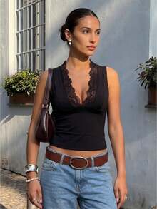 Women's Summer Sleeveless Tops, Modern, With Patchwork Lace, Deep V-Neck And Fitted Cut. - 黑色 - 查看 1